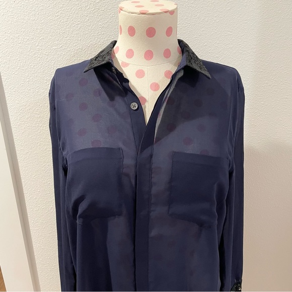 izzue sheer lace tunic blouse women’s medium navy blue black button up - Picture 3 of 8